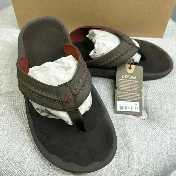 OLUKAI HOKUA BLACK, GRAY & BRICK RED THONG SANDALS - Picture 3 of 8